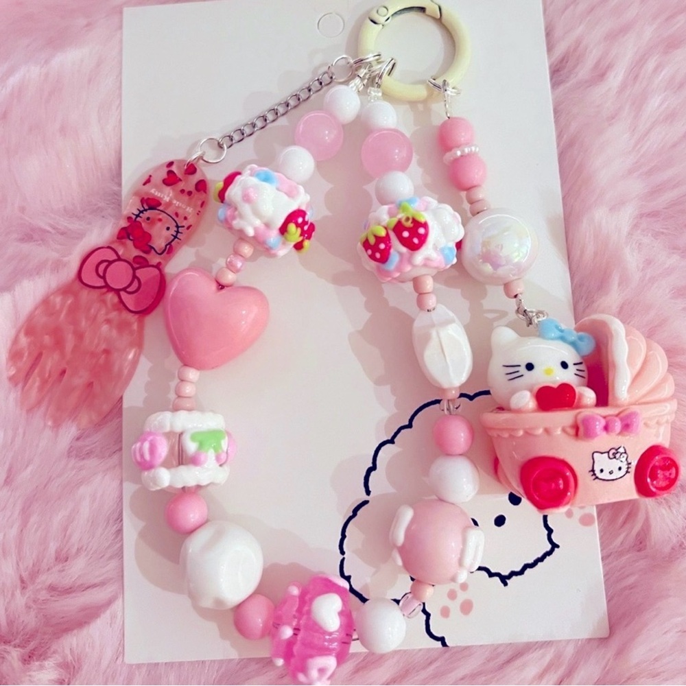 ❤️❤️Buy 3 get 1 free Adorable Hello Kitty Bag Charm and Phone Charm